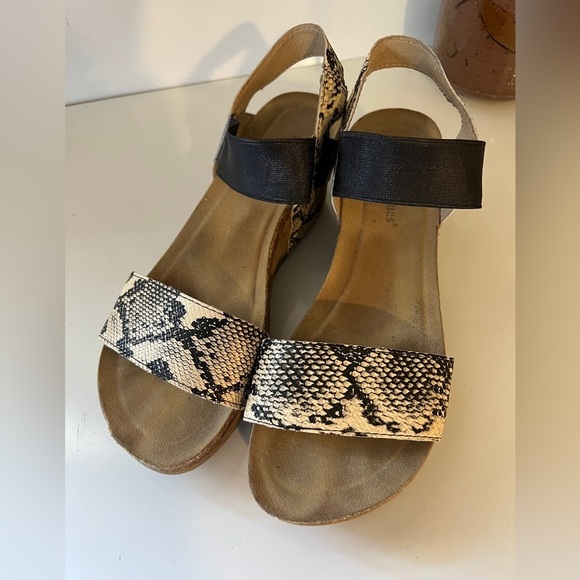 🛍️PIERRE DUMAS Snake skin and black platform sandal size 9. - Picture 5 of 9